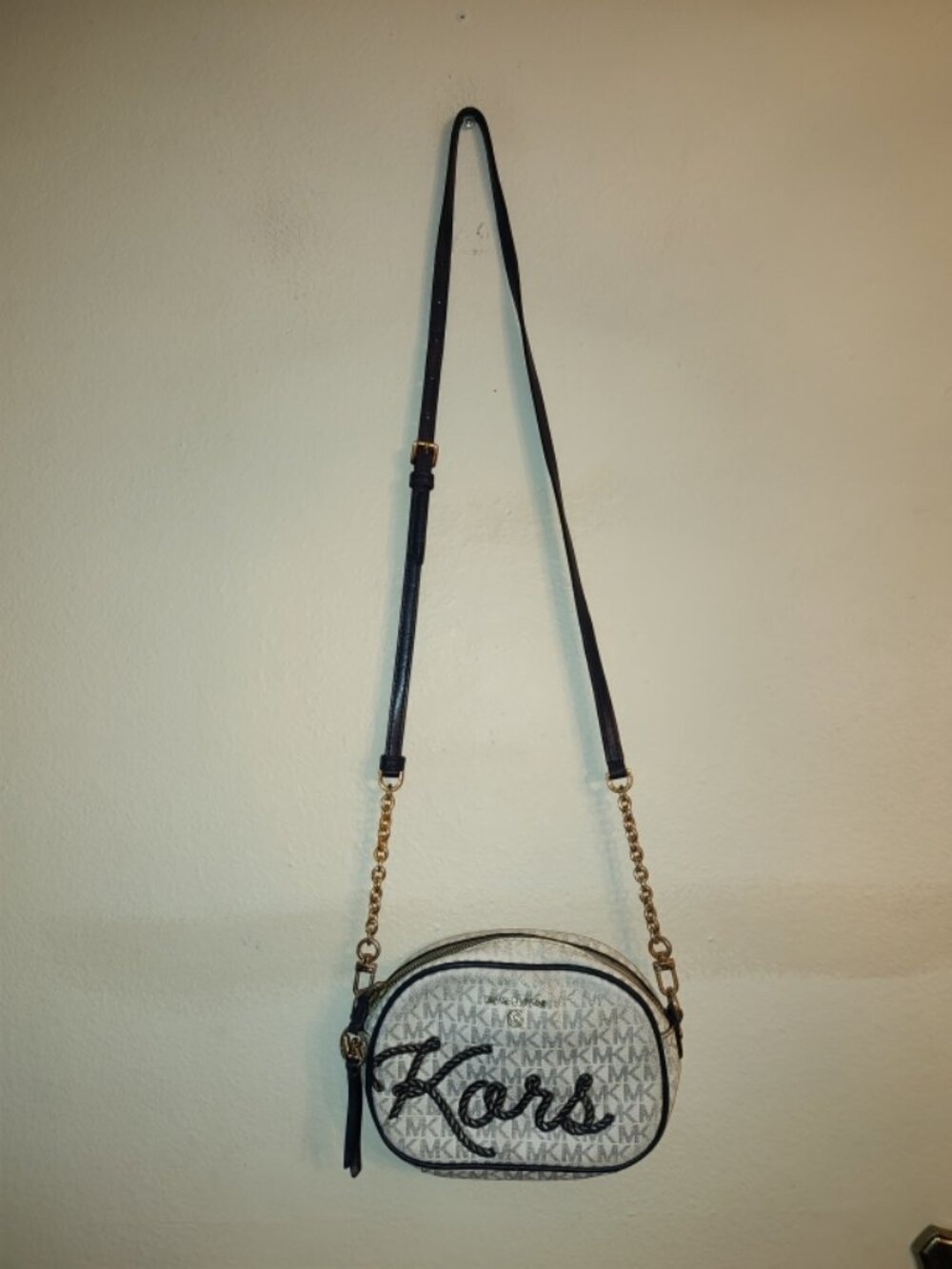 Women Michael Kors Jet Set Charm Signature White Navy Blu Camera Crossbody Purse